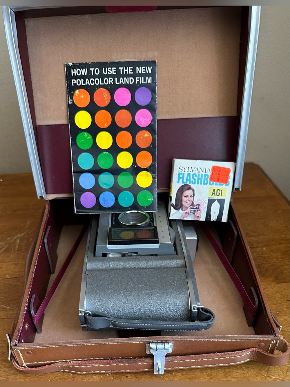 Vintage Polaroid Land Camera Model J66 Instant Film Photo Folding Camera w/ Case